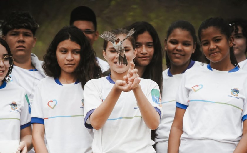 Estudantes da rede pública participam de soltura de animais silvestres resgatados pela FPI