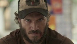 Dino volta para se vingar de Eliza e rouba dinheiro do bar