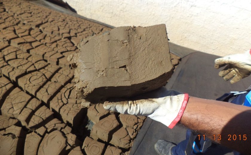 Produção de tijolos com resíduos do tratamento da água é tema de pesquisa acadêmica