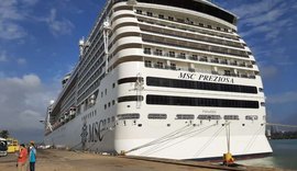 Com 3 mil passageiros, navio MSC Preziosa atraca no Porto de Maceió