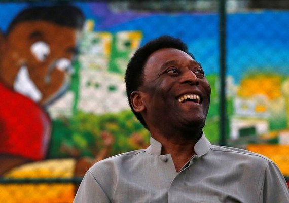 Pelé recebe alta após retirada de cálculo renal em hospital de SP