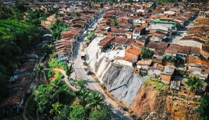 Proteção da ladeira da Chã da Jaqueira está com 50% de obras executadas