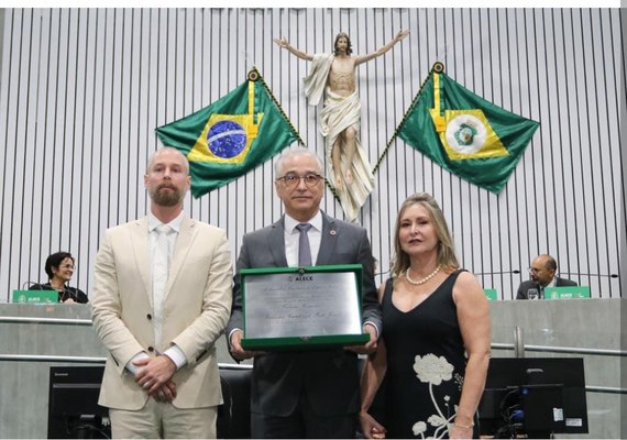 Médico alagoano recebe o maior título cearense e seu conterrâneo faz discurso emocionante