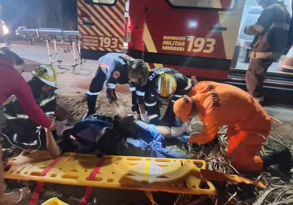 Três pessoas ficam feridas após colisão entre motocicletas