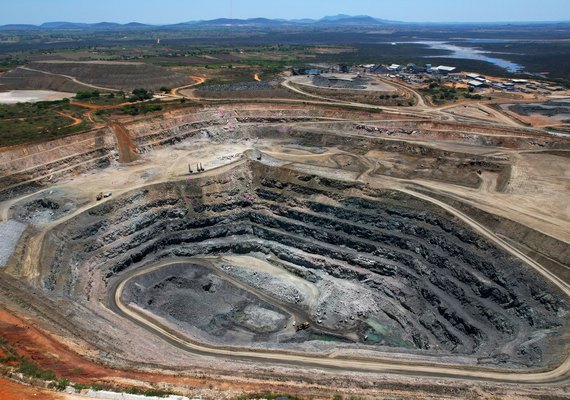 Rachaduras em Craíbas viram caso para Justiça