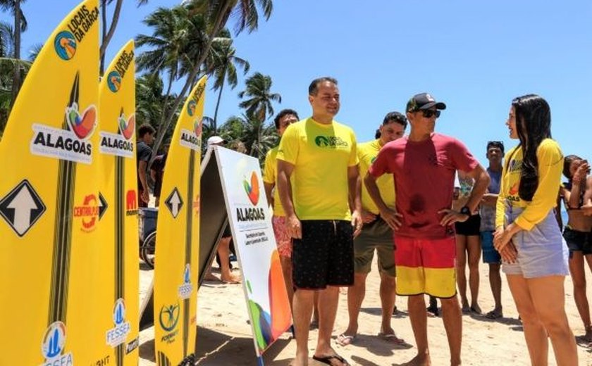 Renan Filho entrega equipamentos para a prática do surf em Garça Torta