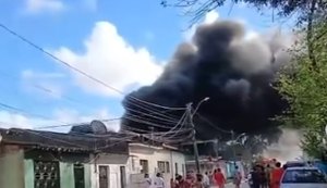 Incêndio em galpão de reciclagem mobiliza Corpo de Bombeiros em Maceió
