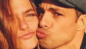 Cauã Reymond e a namorada, Mariana Goldfarb, estão morando juntos, diz jornal