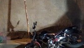 Motociclista morre após colidir com caminhão