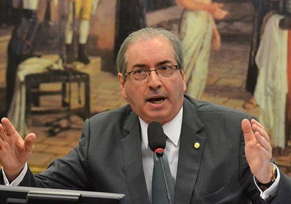 Eduardo Cunha apanha em aeroporto no Rio de Janeiro; assista