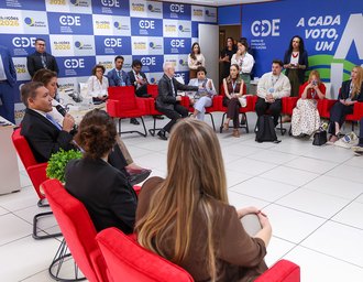 TSE reúne influenciadores digitais em estratégia contra desinformação nas redes