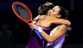 Luisa Stefani garante Brasil pela 1ª vez em decisão feminina do WTA Finals