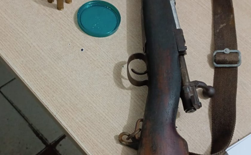 Homem é preso com drogas, arma  e munições na Barra de Santo Antônio