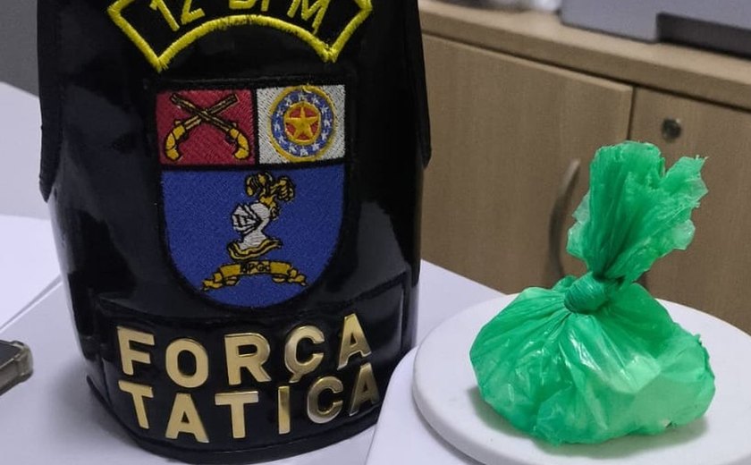 Suspeito é amarrado por trabalhadores após invadir escola em obras em Maceió