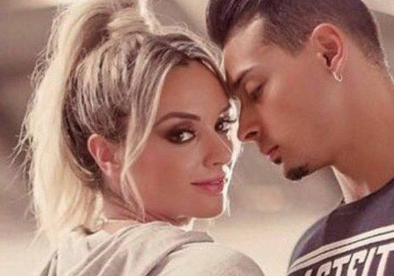 Juju Salimeni e Felipe Franco reatam casamento