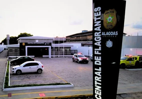 Mulher é agredida e queimada com cigarro pelo companheiro em apartamento no Benedito Bentes