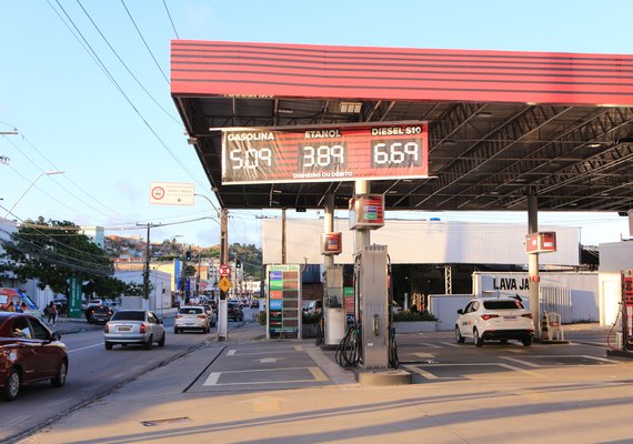 Valor da gasolina volta a passar dos R$ 5