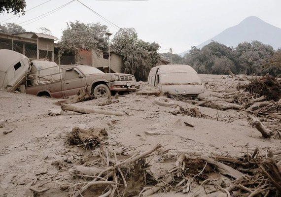 Vulcão deixa pelo menos 62 mortos na Guatemala