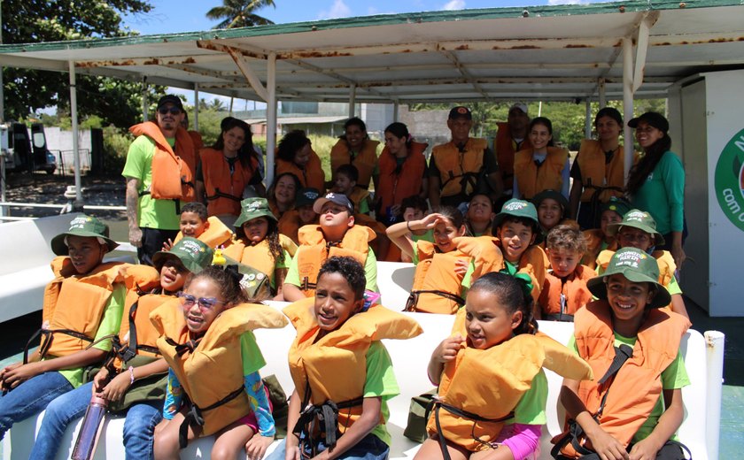 Botânicos mirins participam de passeio no Barco Escola e conhecem APA de Santa Rita