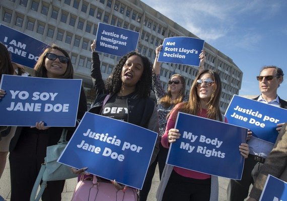 Menor sem documentos aborta após disputa legal contra governo Trump