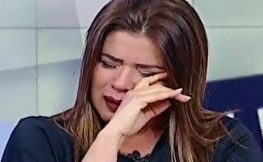 Mara Maravilha chora ao vivo e passa mal depois de ser detonada na internet