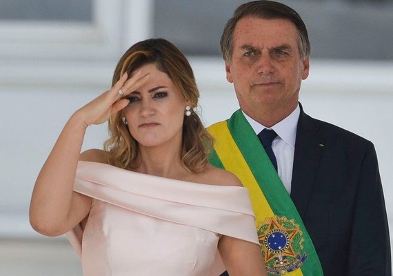 Bolsonaro e Michelle se mudam para Alvorada e cadeiras vermelhas são trocadas por azuis