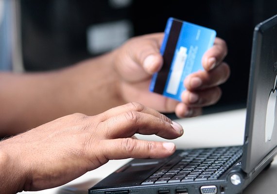 Projeto obriga comerciante que atua na internet a oferecer SAC