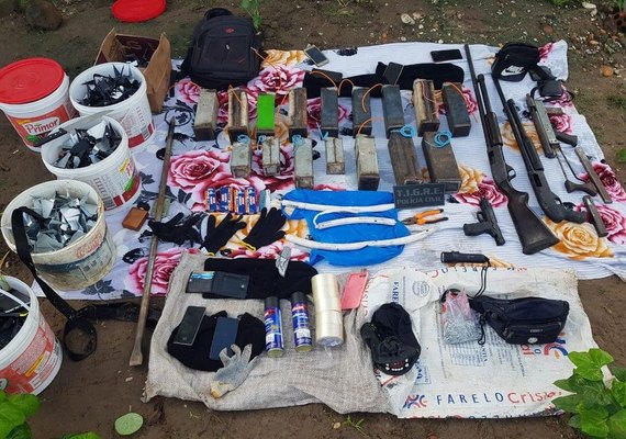 Sete suspeitos de tentar assaltar banco morrem em confronto com a polícia