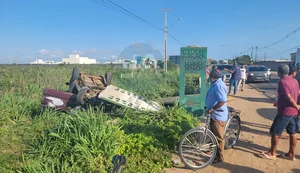 Homens escapam praticamente ilesos de colisão seguida de capotamento na AL-115