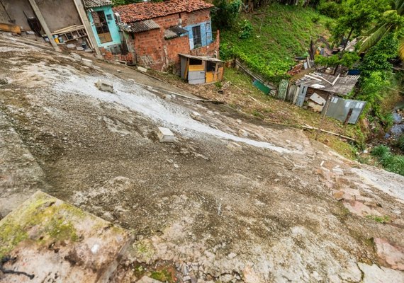 Obra pioneira de contenção definitiva de encosta elimina área de risco no Jacintinho