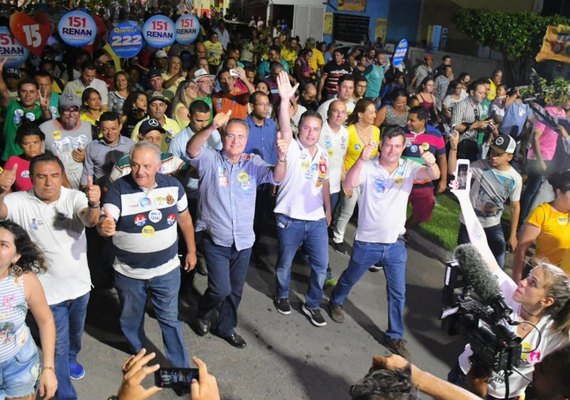 Candidatos à reeleição fazem caminhada m Olho D'Água das Flores e Santana do Ipanema