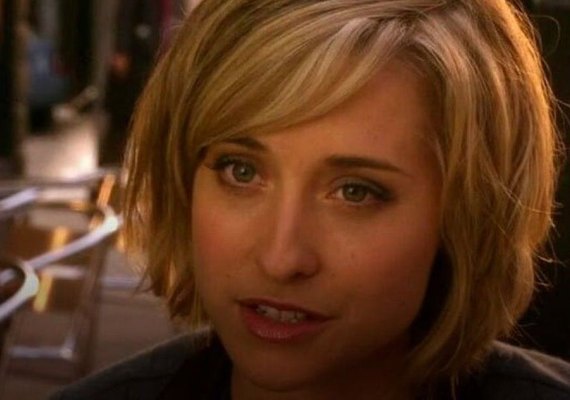 Veja teaser de série sobre culto sexual que envolveu atriz de Smallville