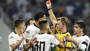 Corinthians supera lambança da arbitragem e quebra jejum em clássico