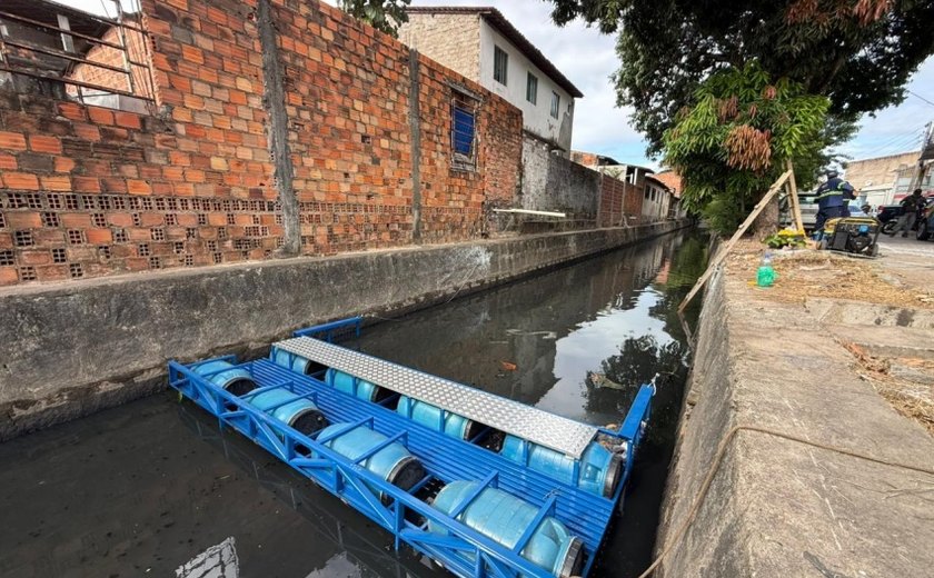 Prefeitura de Maceió instala Ecobarreiras em canais da capital