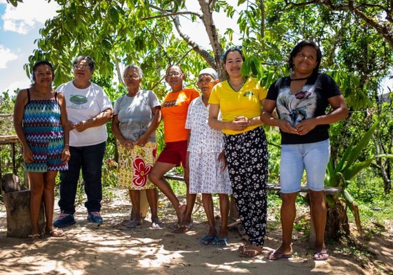 Mulheres de comunidades quilombolas não se deixam abater pela crise e fundam cooperativa