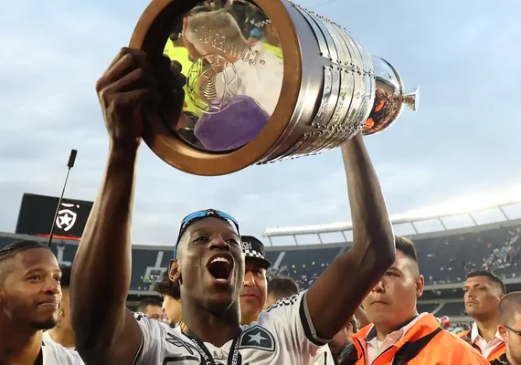 Luiz Henrique, do Botafogo, é eleito Rei da América pelo jornal El País