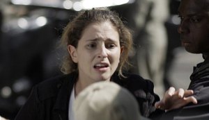 'A Força do Querer': Ivana se desespera ao ver que Cláudio sofre grave acidente