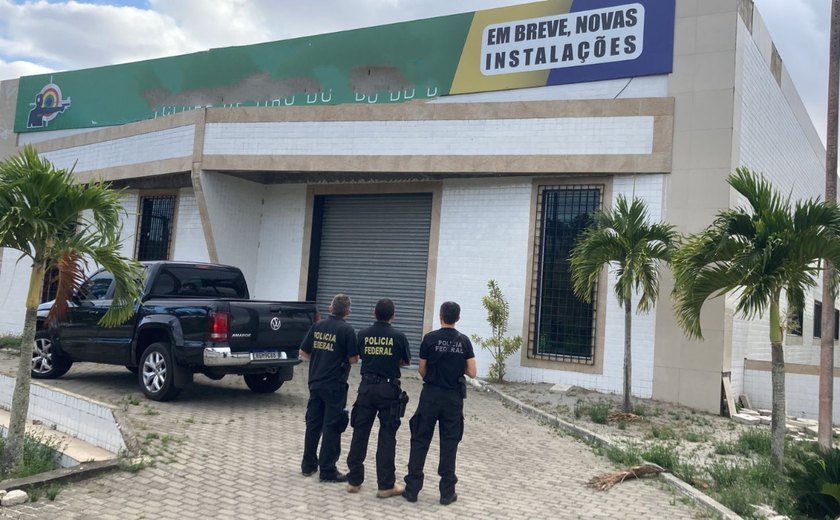 PF cumpre mandados em Alagoas por falsidade ideológica para comércio e porte ilegal de armas