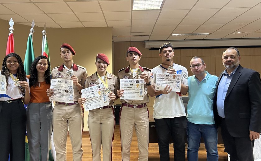 Estudantes da rede estadual recebem medalhas das olimpíadas nacional de Ciência e alagoana de Química