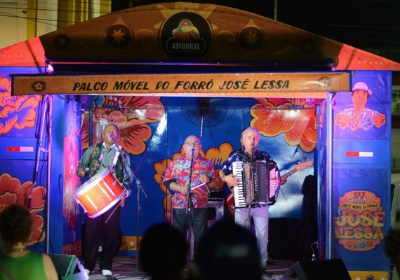 Cultura e alegria marcam noite de famílias com o projeto Palco Móvel no José Tenório