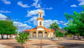 Jovem morre eletrocutada ao usar celular carregando no Ceará