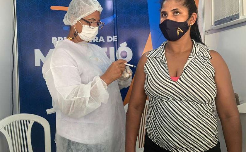 Procura por pontos de vacinação aumenta com aplicação de terceira dose em Maceió
