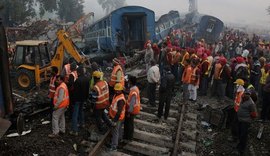 Número de mortos em acidente de trem na Índia chega a 146 vítimas