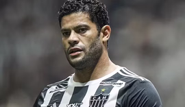 Atacante Hulk Paraíba busca refúgio na fé em meio à crise no futebol