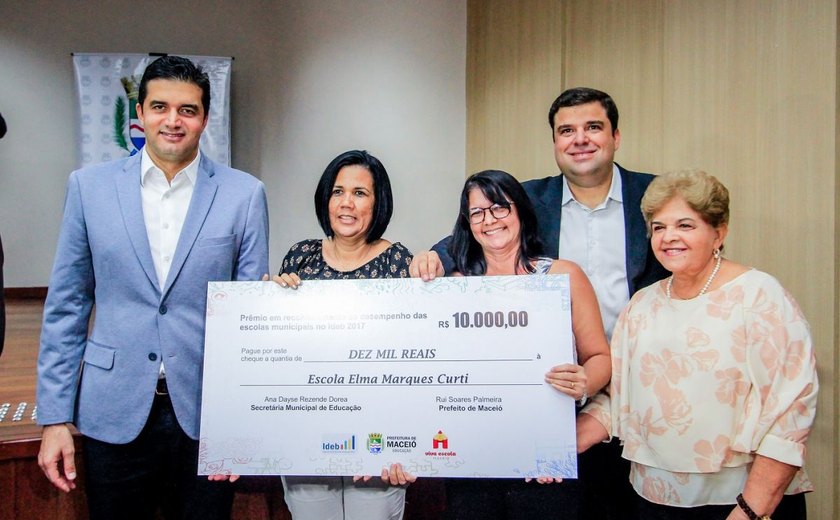 Prefeitura de Maceió premia escolas com melhores resultados no Ideb