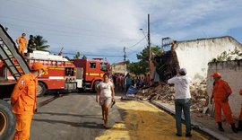 Carreta desgovernada invade estabelecimento comercial em Igaci