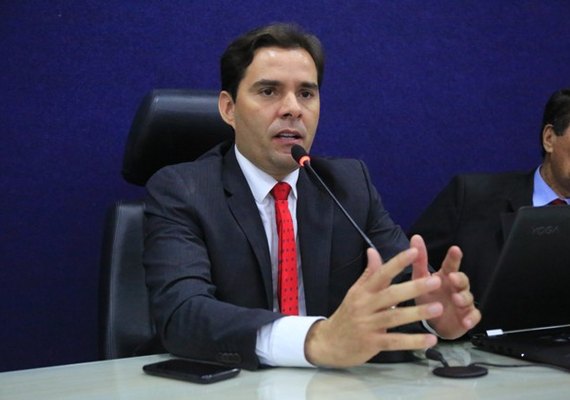 Vereador diz desistir da reeleição em Maceió