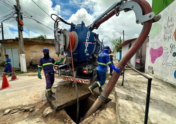 Mais de 400 toneladas de entulhos do sistema de drenagem são retirados em outubro