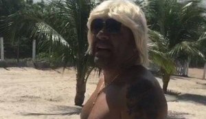 Tiririca posta vídeo pelado na praia e seguidora elogia: ‘Que bumbum!’