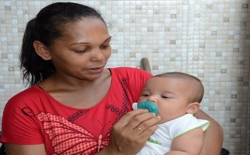 Pediatra da Sesau diz que chupeta e mamadeira podem trazer prejuízos à saúde